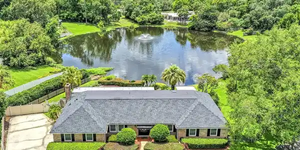 400 TIMBERCOVE PLACE