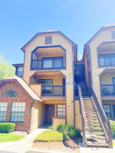 315 LAKEPOINTE DRIVE