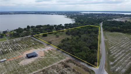 742 N LAKE REEDY BOULEVARD