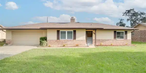 986 CLAYTON DRIVE