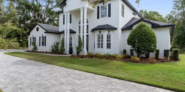 6814 MAGNOLIA POINT DRIVE