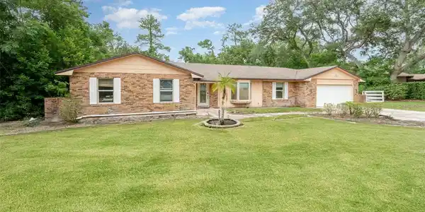 800 CROOKED OAK COURT