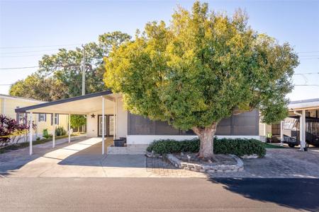4135 ROLLING OAKS DRIVE