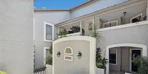 300 N SHADOWBAY BOULEVARD