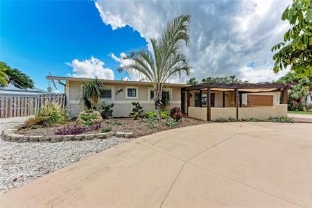 724 HILLCREST DRIVE