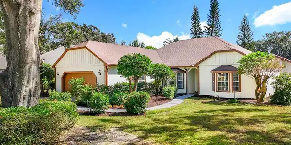 2635 GABLES DRIVE