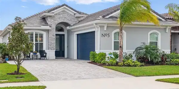 5 DEL PALMA DRIVE