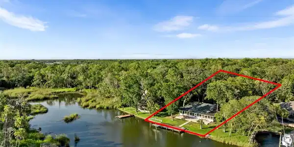 900 NW SNUG HARBOR ROAD