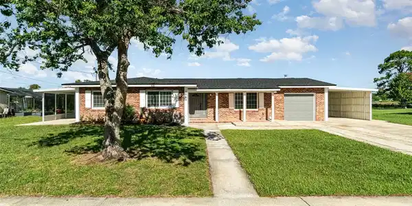 1216 W WELLINGTON DRIVE