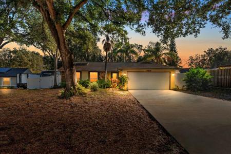 1419 SHADOW BAY LANE