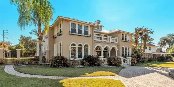 1665 BLUE HERON LANE