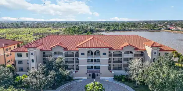 7702 LAKE VISTA COURT