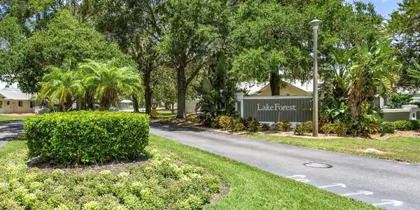 39 LAKE FOREST PLACE