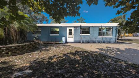 1095 GOLDEN ISLE DRIVE