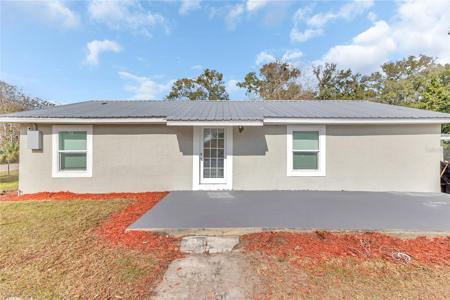 2121 WOODLAND DRIVE