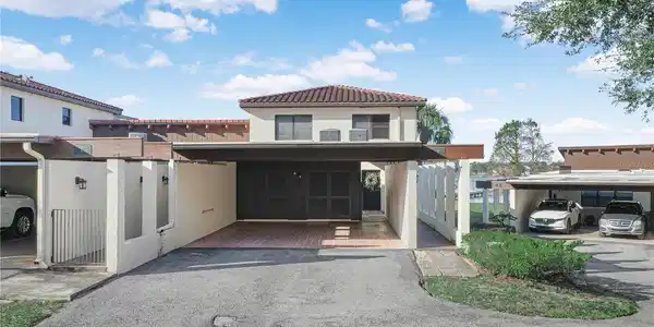 3 CASA LOMA WAY