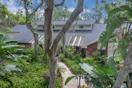 204 GREEN LAKE CIRCLE