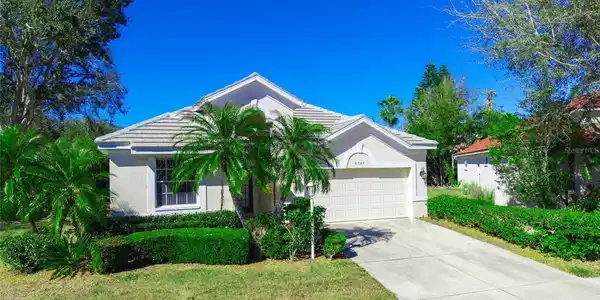 6721 OAK MANOR DRIVE