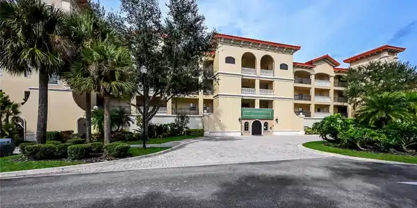 7718 LAKE VISTA COURT