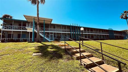1600 W LAKE PARKER DRIVE