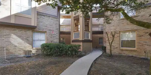 486 N PIN OAK PLACE