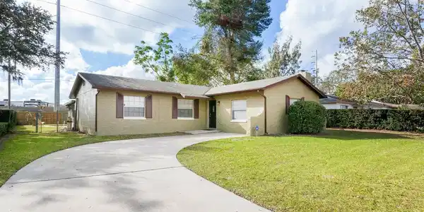 631 TRAILWOOD DRIVE