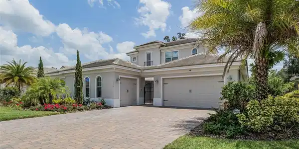 1118 ESTANCIA WOODS LOOP