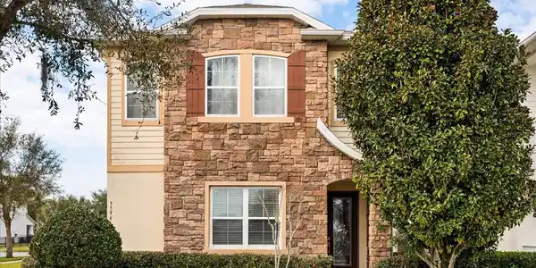 5596 THOMAS SQUARE DR