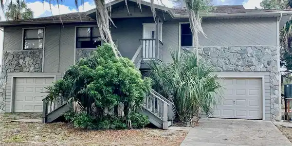 1045 N CRESCENT DRIVE