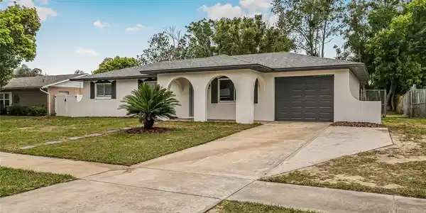 2710 LAKEWOOD LANE