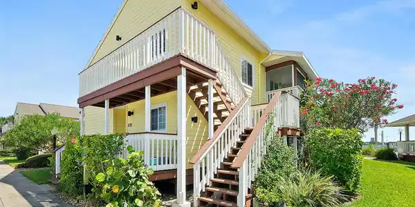 611 OCEAN MARINA DRIVE
