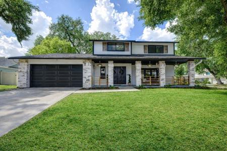 819 BLUEGRASS LANE