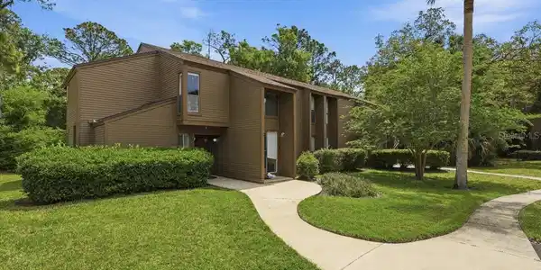 27 OXFORD LANE