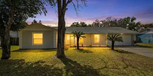 954 APPLE LANE