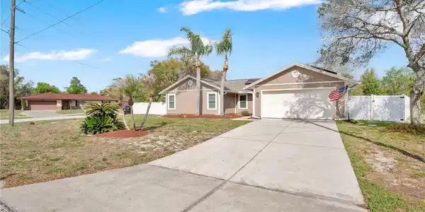 985 HEMINGWAY DRIVE