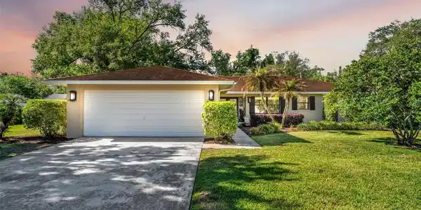 1021 DOLLY LANE