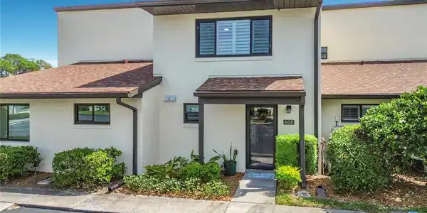 1637 SE PARADISE CIRCLE