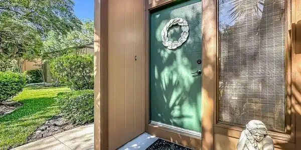 10 OAKMONT COURT
