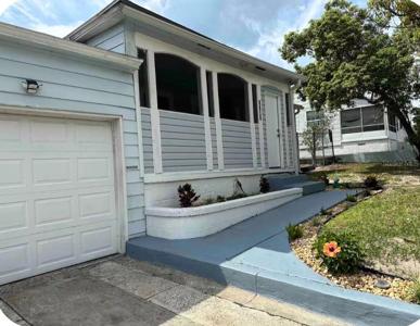 1371 LAKEVIEW DRIVE