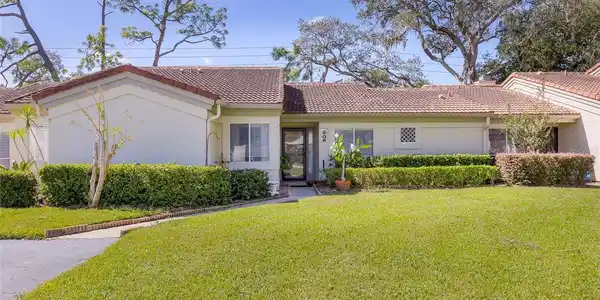 208 W SABAL PALM PLACE