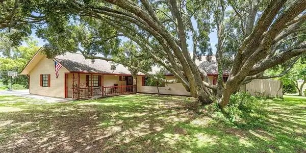 2413 DUSTIN CIRCLE