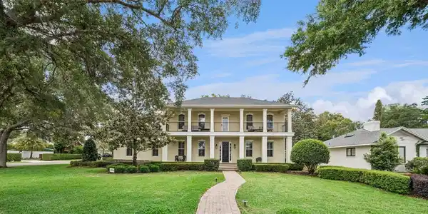 450 LAKEWOOD DRIVE