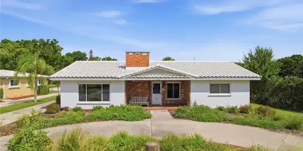 424 LAKESHORE BOULEVARD