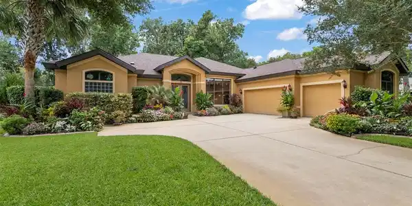23 CREEKSIDE DRIVE