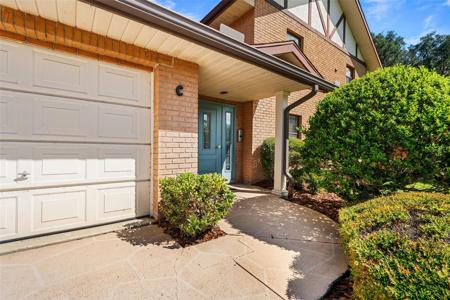 100 E OAK TERRACE DRIVE