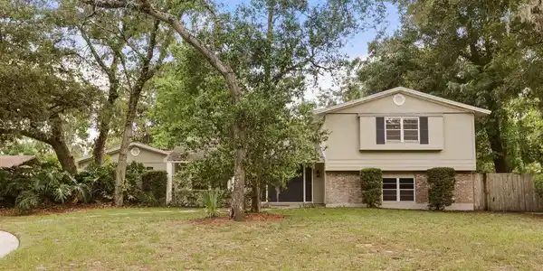 200 CROOKED OAK COURT