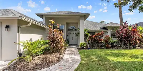 8473 ISLAND PALM CIRCLE