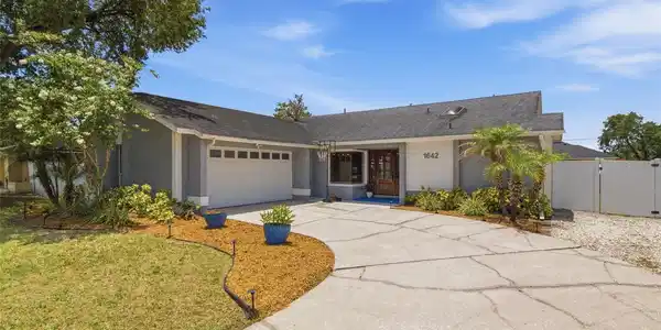 1642 COLLEEN DRIVE