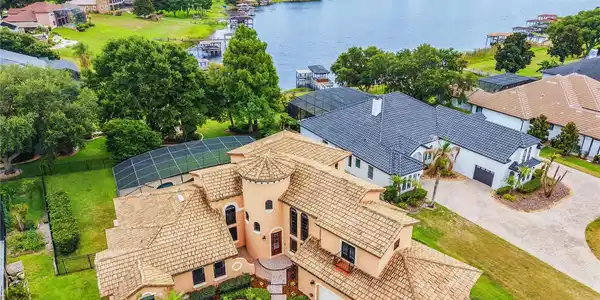 806 JOHNS POINT DRIVE