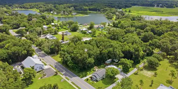 S LAKEVIEW DRIVE